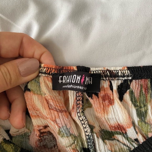 FASHIONNOVA off the shoulder flowery top - Picture 2 of 2